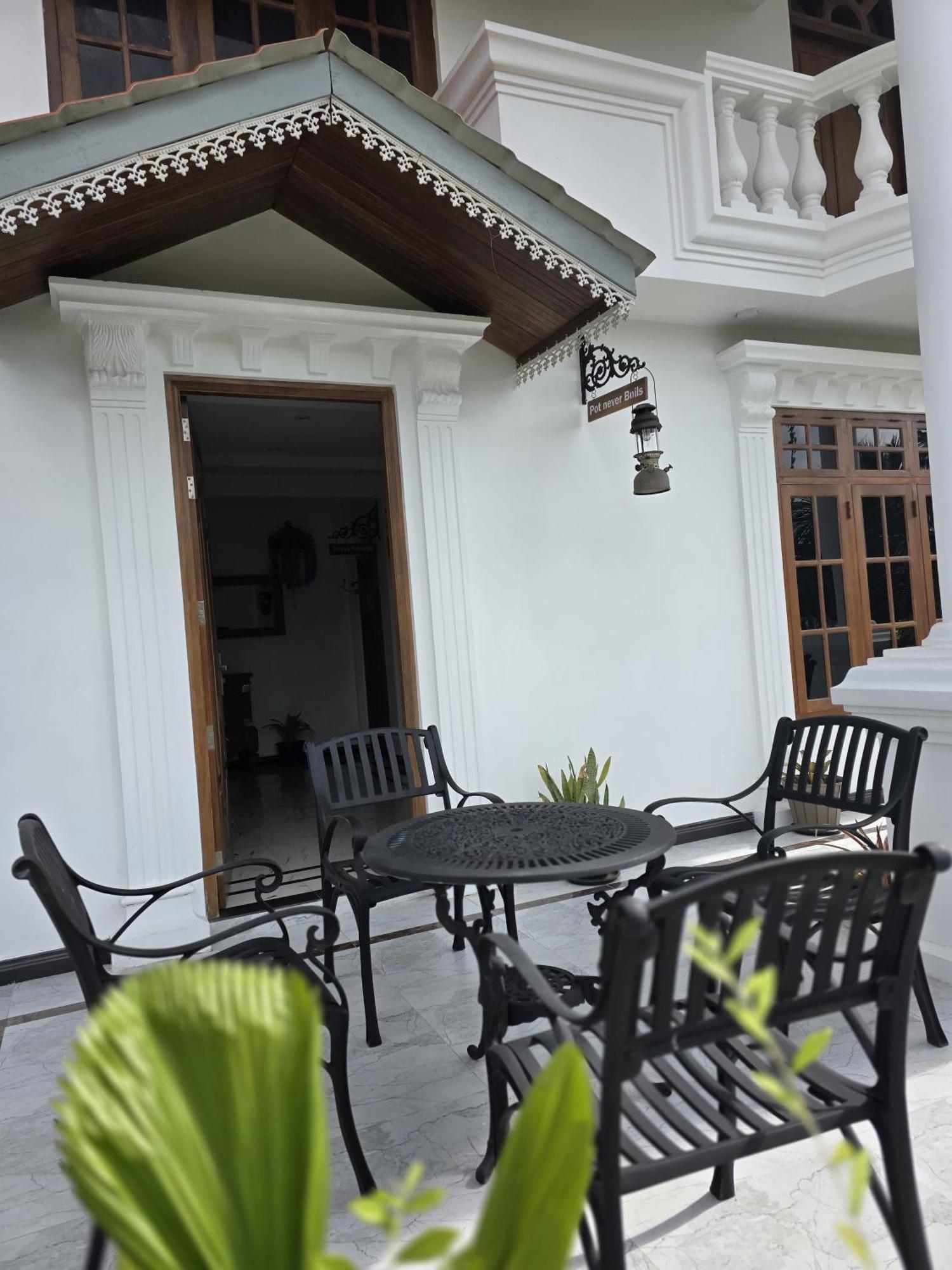 Munril Guest Apartment Jaffna Exterior foto